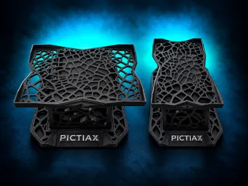Les deux supports PictiaX® : celui de 10 × 15 cm, haut, et celui de 20 × 15 cm, plat
