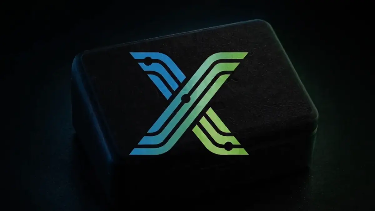 A caixa do robô PictiaX® com o logotipo iluminado