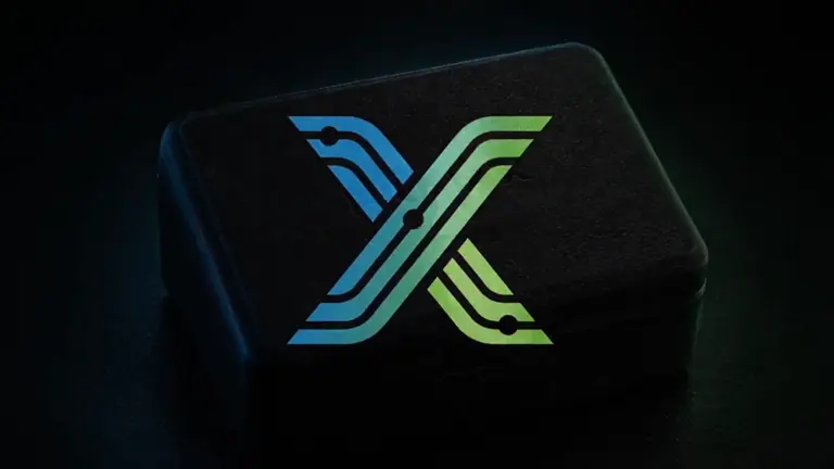 A caixa do robô PictiaX® com o logotipo iluminado