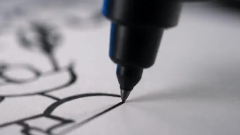 La pluma de PictiaX® dibujando un sketch con línea continua